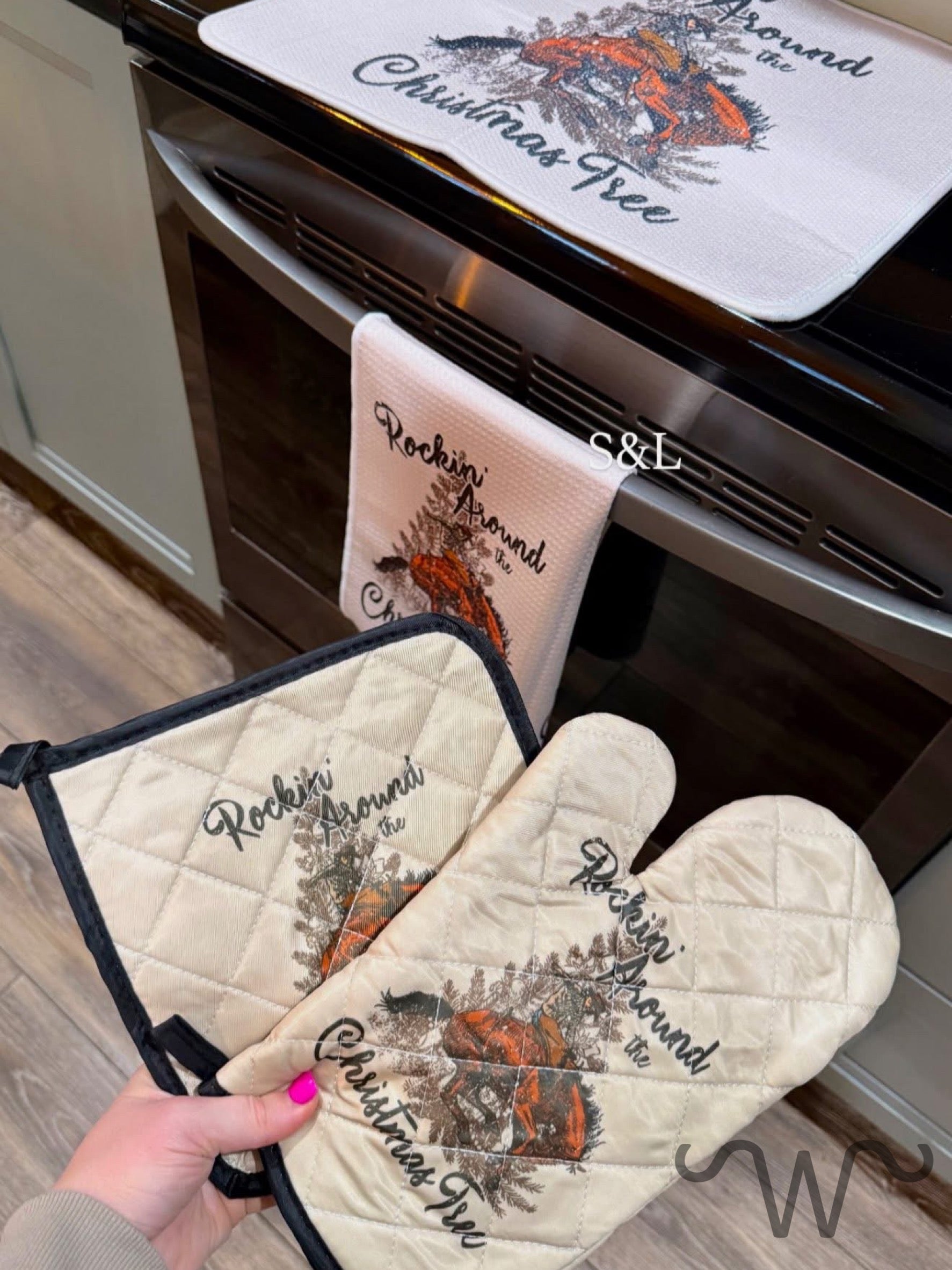 Rockin Around The Christmas Tree Kitchen Set